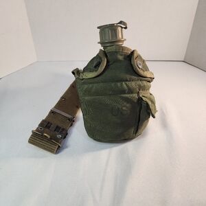 Vintage US Military Issue 1-quart Canteen Insulated Pouch Cover and Web Belt